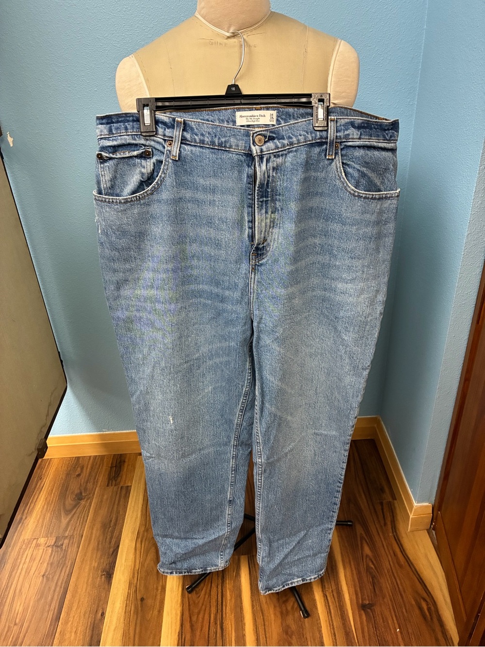 Abercrombie & Fitch Light Wash Straight Leg Women's Jeans